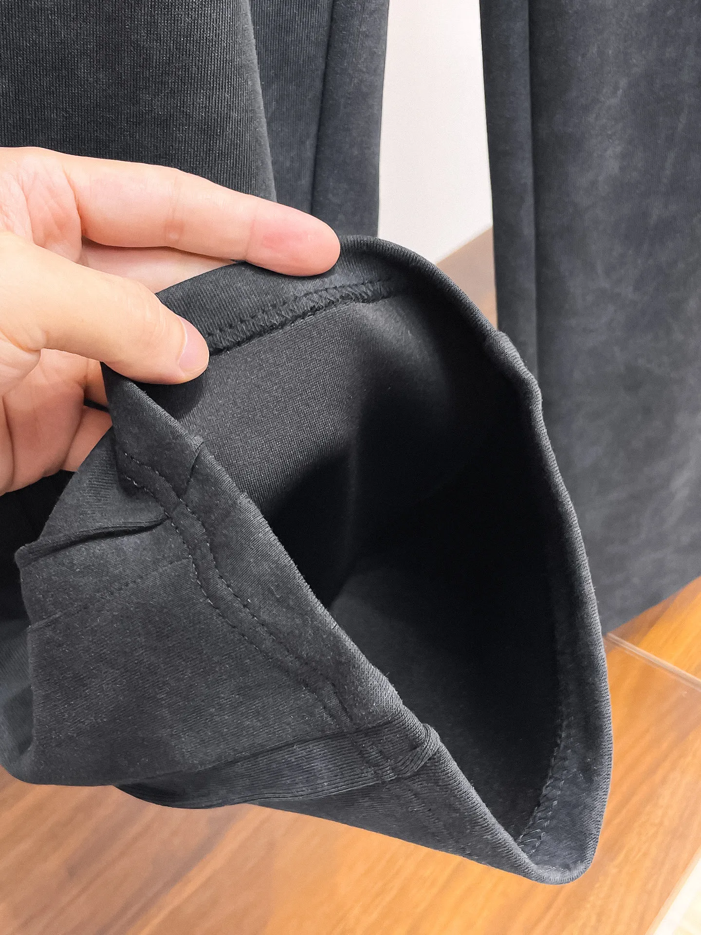 Balenciaga 🆕2026 Autumn and Winter New Arrival Casual Pants! The official website will be released simultaneously. Brand Classic LOGO casual pants, customized fabrics, excellent comfort and strong touch. Highly recognisable, perfect appearance and craftsmanship. Size:M-3XL